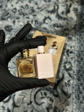 Burberry Mini Perfume Set in Pink & Gold